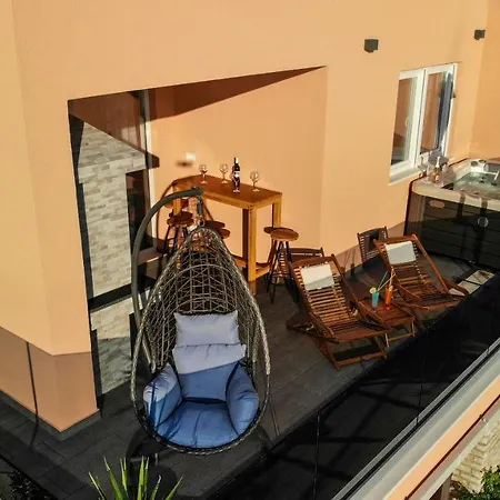 Sunset Τρογκίρ