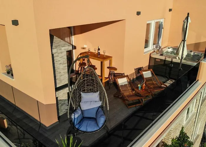 Sunset Τρογκίρ